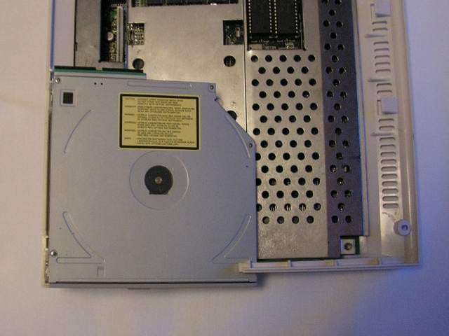 Slim CDROM v Amize 1200 - pohled shora